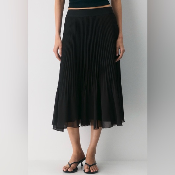 Aritzia black pleated twirl skirt midi size L - Picture 3 of 6
